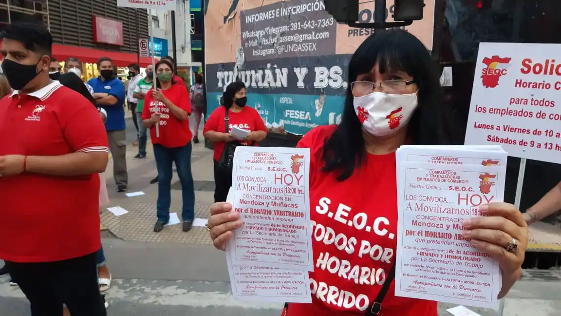 VOLVIERON A LAS CALLES. Los empleados nucleados en SEOC salieron a exigir que se respete el acuerdo firmado.