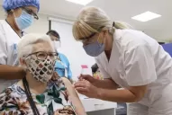 Se reinicia la vacunación para las personas mayores de 70 años: horarios y lugares