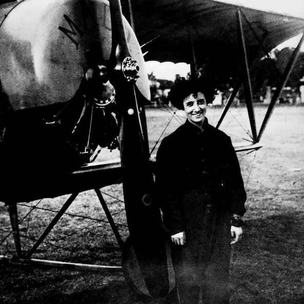 HEROÍNA DE LA AVIACIÓN. La pilota francesa Adrienne Bolland.  