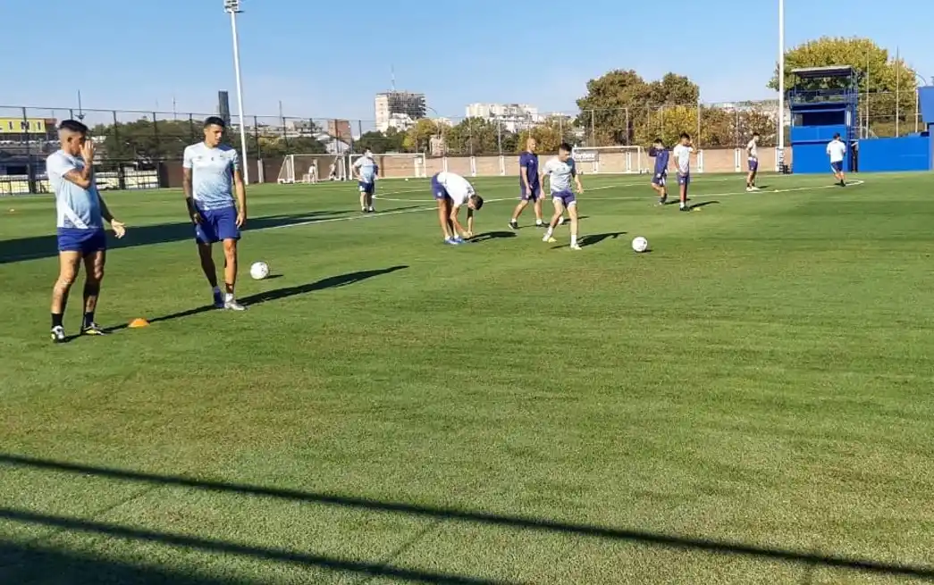 Atlético volvió a entrenar en el predio de La Boca y pasó los hisopados sin problemas
