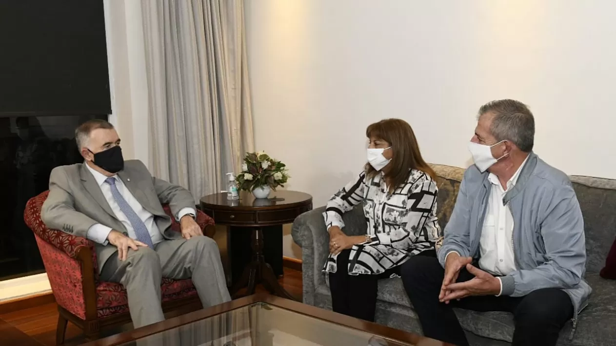 CON EL VICEGOBERNADOR. Ramón Cacho Cano y la ex legisladora Suárez, en el despacho de Osvaldo Jaldo. Foto: Prensa HLT
