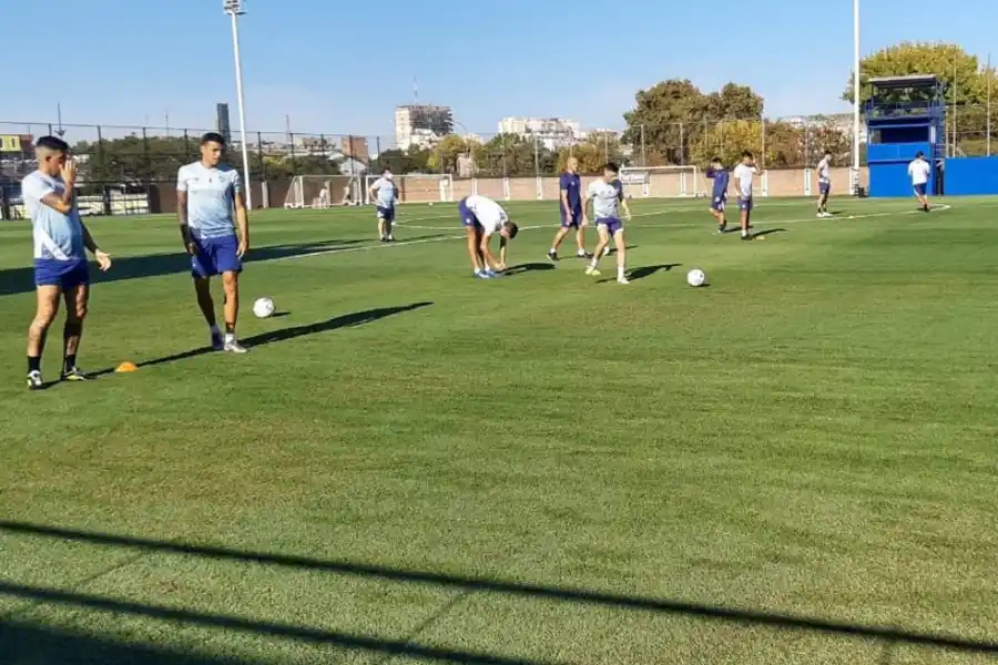 Atlético volvió a entrenar en el predio de La Boca y pasó los hisopados sin problemas
