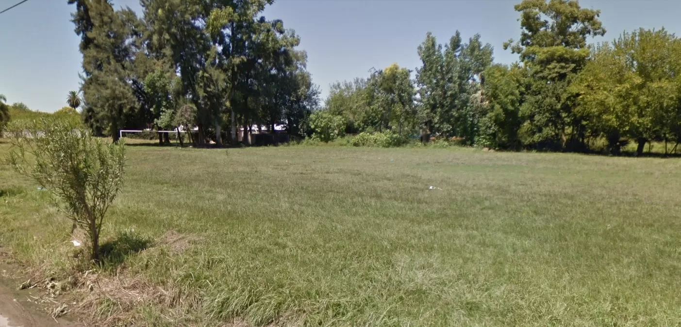 SIN JUGADORES NI PÚBLICO. Una cancha de fútbol en Bella Vista. Foto: Google Maps
