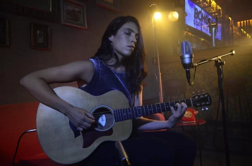 PRIMERA PRODUCCIÓN. Paulina Carrizo presentará su EP esta noche, en el Bar Boho, y ayer lanzó el videoclip de una de sus canciones estreno. 