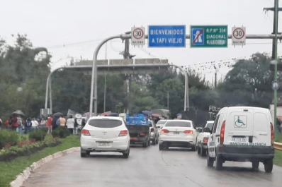 Bloquearon el ingreso a Tafí Viejo y hay cientos de autos varados en la ruta