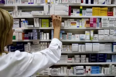La idea de que las farmacias vendan la vacuna contra la covid-19 sigue generando polémica