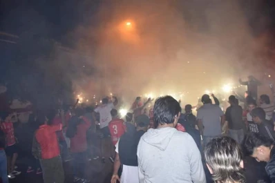 En pleno rebrote de covid-19, cientos de hinchas de Newbery festejaron el aniversario del club