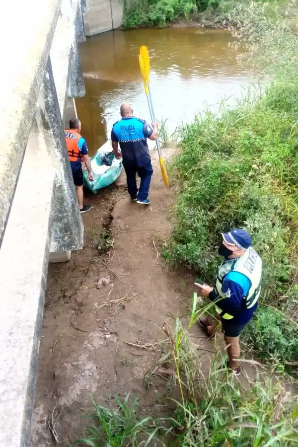 EN CANALES Y RÍOS. Los uniformados no descartan que el cuerpo de Romero haya sido arrojado allí. Foto: Ministerio de Seguridad