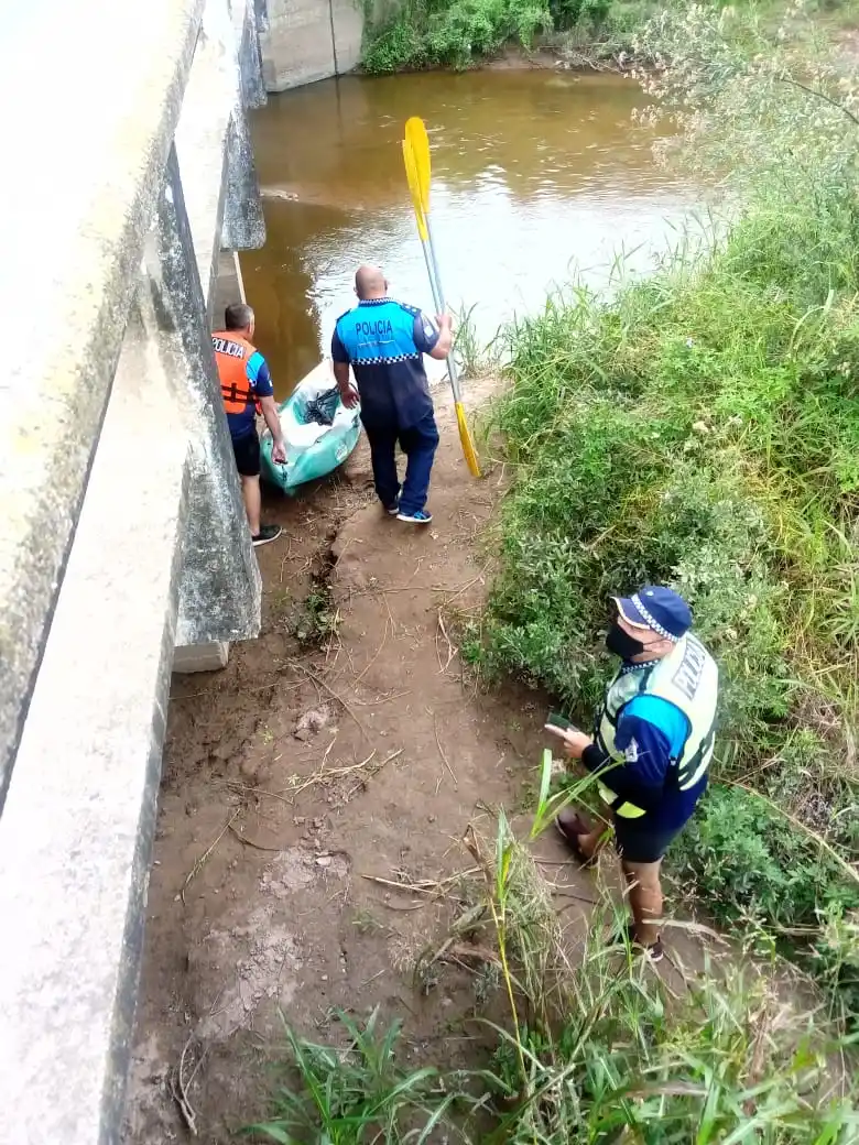 EN CANALES Y RÍOS. Los uniformados no descartan que el cuerpo de Romero haya sido arrojado allí. Foto: Ministerio de Seguridad
