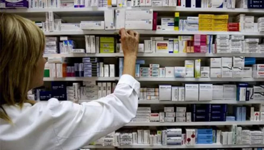 La idea de que las farmacias vendan la vacuna contra la covid-19 sigue generando polémica