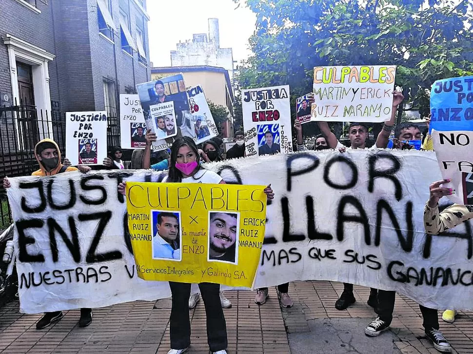 EN TRIBUNALES. Los familiares de Orellana ya realizaron una protesta. 