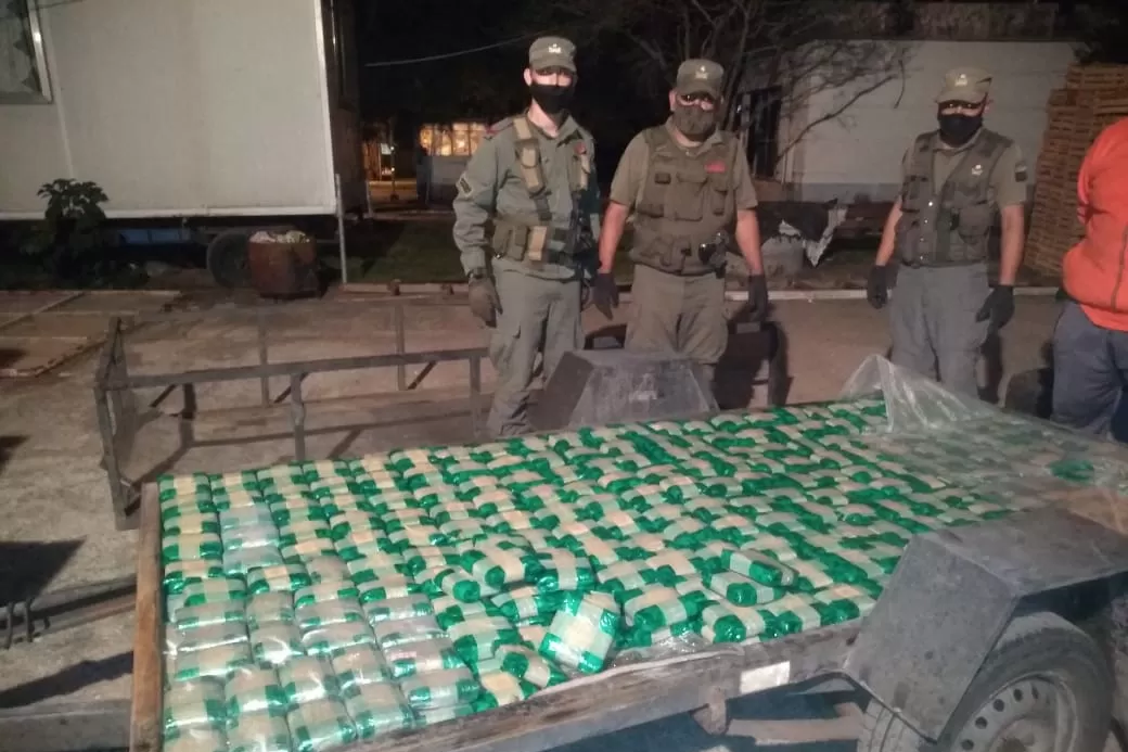 Viajaban hacia Tucumán con 110 kilos de coca escondidos en el tráiler de una camioneta