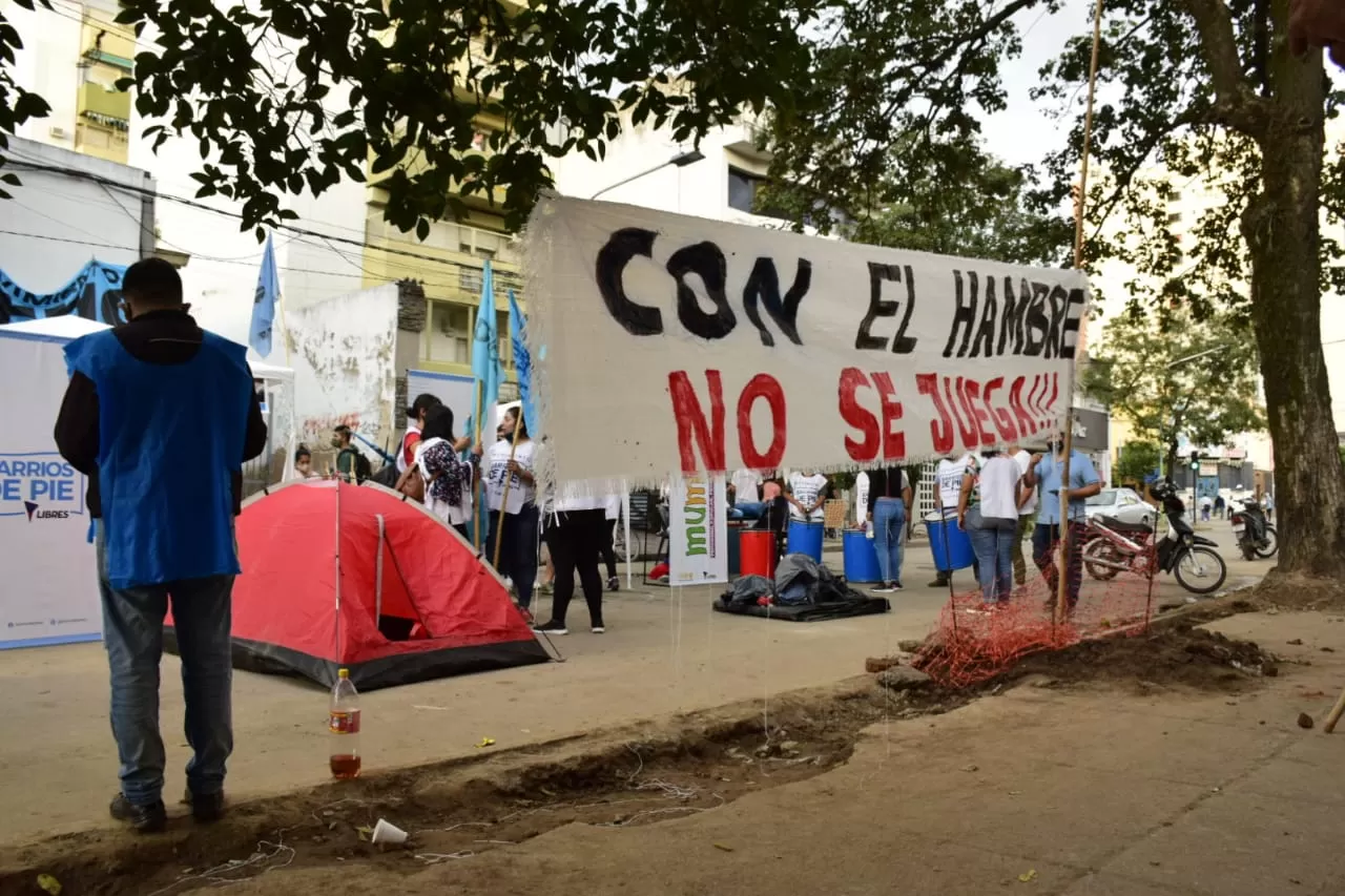 EN SAN LORENZO AL 900. Militantes de Barrios de Pie llevan adelante la protesta. Foto: Prensa BDP