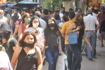 El humor social se crispa cuando la política no controla el cumplimiento de los protocolos