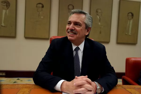 Covid-19: Fernández continúa evolucionado en forma favorable