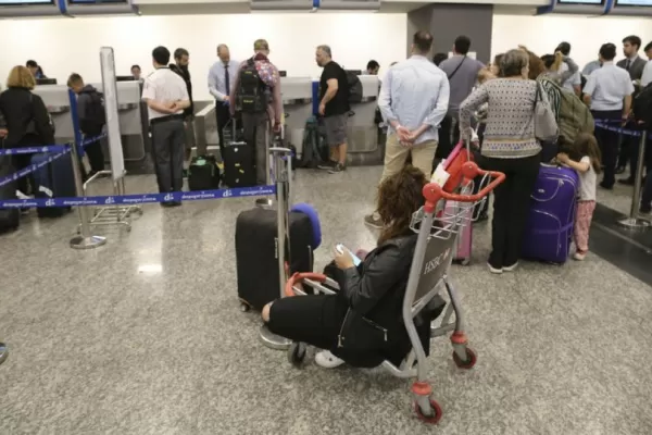 Sorpresivo paro de Aerolíneas Argentinas: hay demoras y cancelaciones en Aeroparque