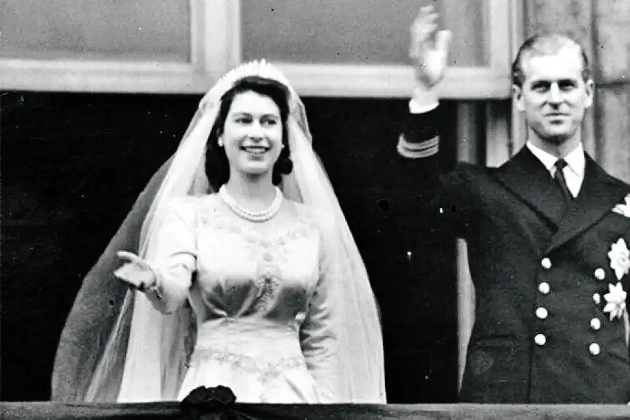 ¿Por qué la corona británica atrae tanto?