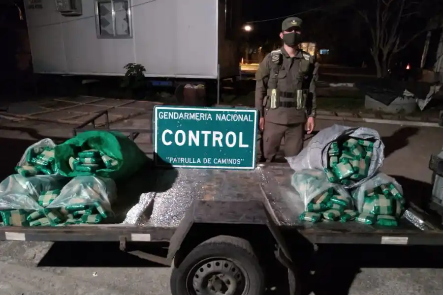 Viajaban hacia Tucumán con 110 kilos de coca escondidos en el tráiler de una camioneta