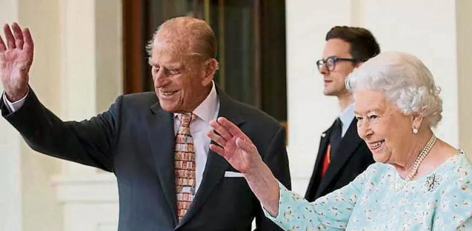 La reina Isabel II de Inglaterra y el duque Felipe de Edimburgo, en una imagen del año 2017 EFE