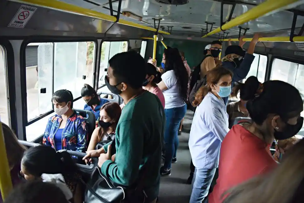 CUIDADO PERSONAL. En este viaje todos los pasajeros llevan tapaboca y tratan de mantener distancia con los demás viajeros.