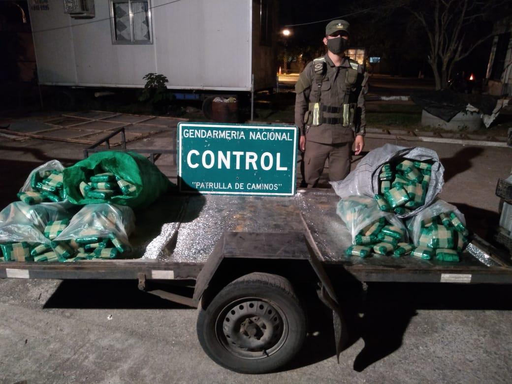 Viajaban hacia Tucumán con 110 kilos de coca escondidos en el tráiler de una camioneta