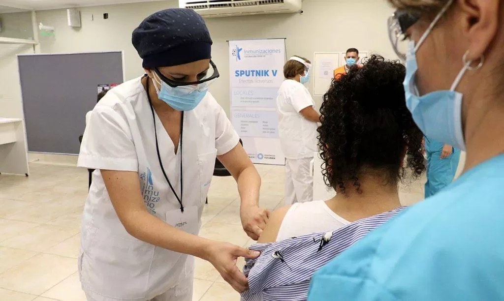 Coronavirus: 9.500 docentes tucumanos recibieron la vacuna; es decir el 31% del padrón