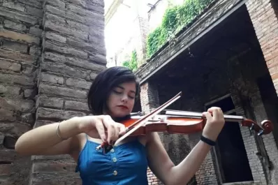 Artistas populares ofrecen música, danzas y artes plásticas