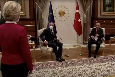 El sillón de Turquía, de gaffe protocolar a inciente diplomático