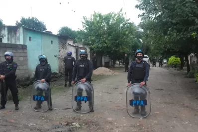 Detienen a tres personas en Santa Ana, por la comercialización de drogas