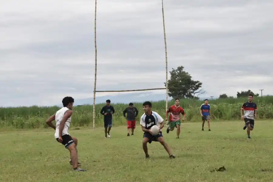 Sembrando rugby entre surcos de caña de Santa Ana