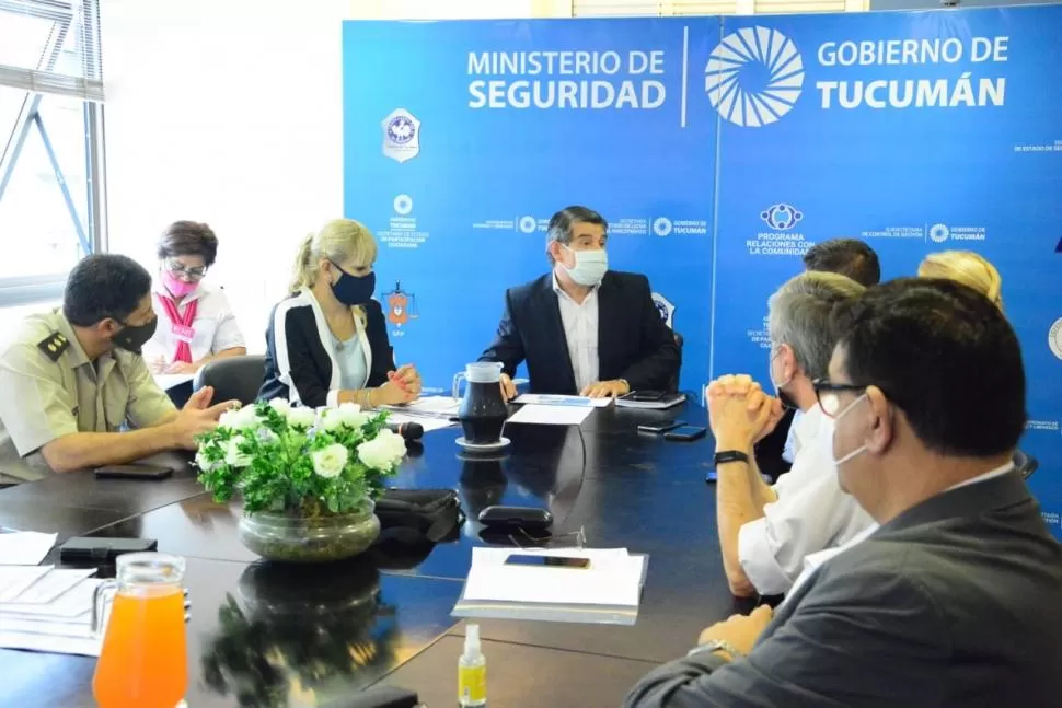 EN PLENA REUNIÓN. El ministro Claudio Maley condujo un encuentro de funcionarios. 