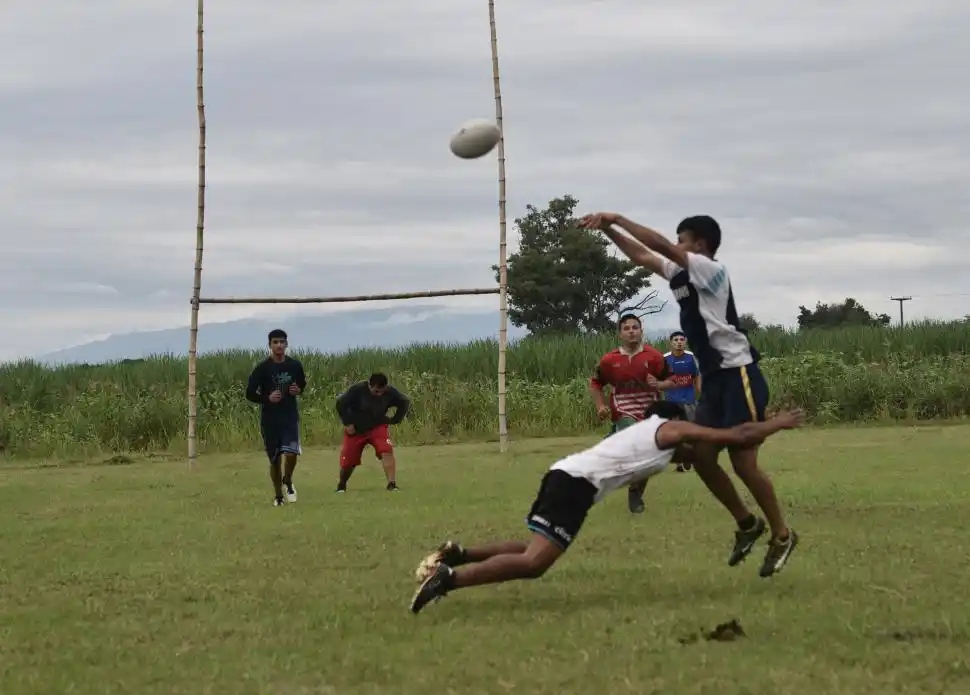 Sembrando rugby entre surcos de caña de Santa Ana