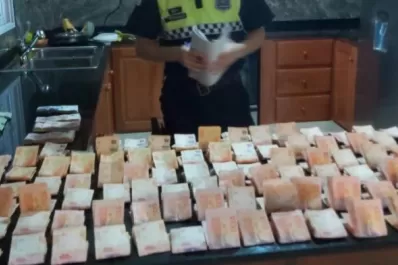 A dos días de ser allanado, lo acusan de un asalto en la city