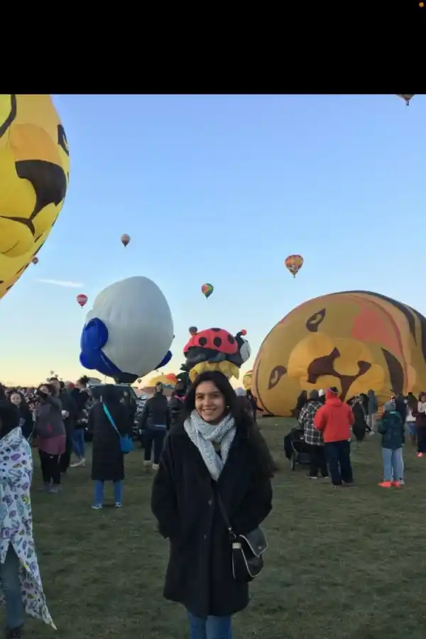 FESTIVAL EN ALBUQUERQUE. Selene Díaz Martínez estudia y vive otras experiencias culturales en EEUU, como esta fiesta de globos aerostáticos. 