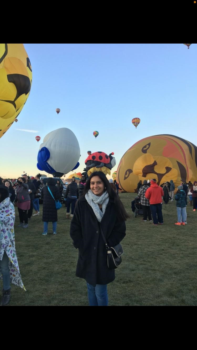 FESTIVAL EN ALBUQUERQUE. Selene Díaz Martínez estudia y vive otras experiencias culturales en EEUU, como esta fiesta de globos aerostáticos. 
