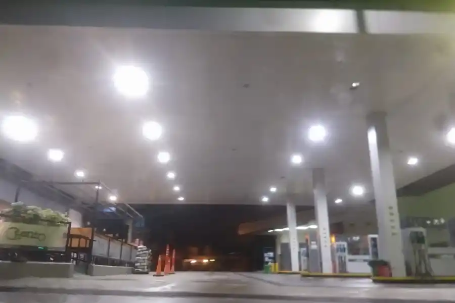 YERBA BUENA III. Hasta las estaciones de servicio estuvieron desiertas pasada la medianoche.