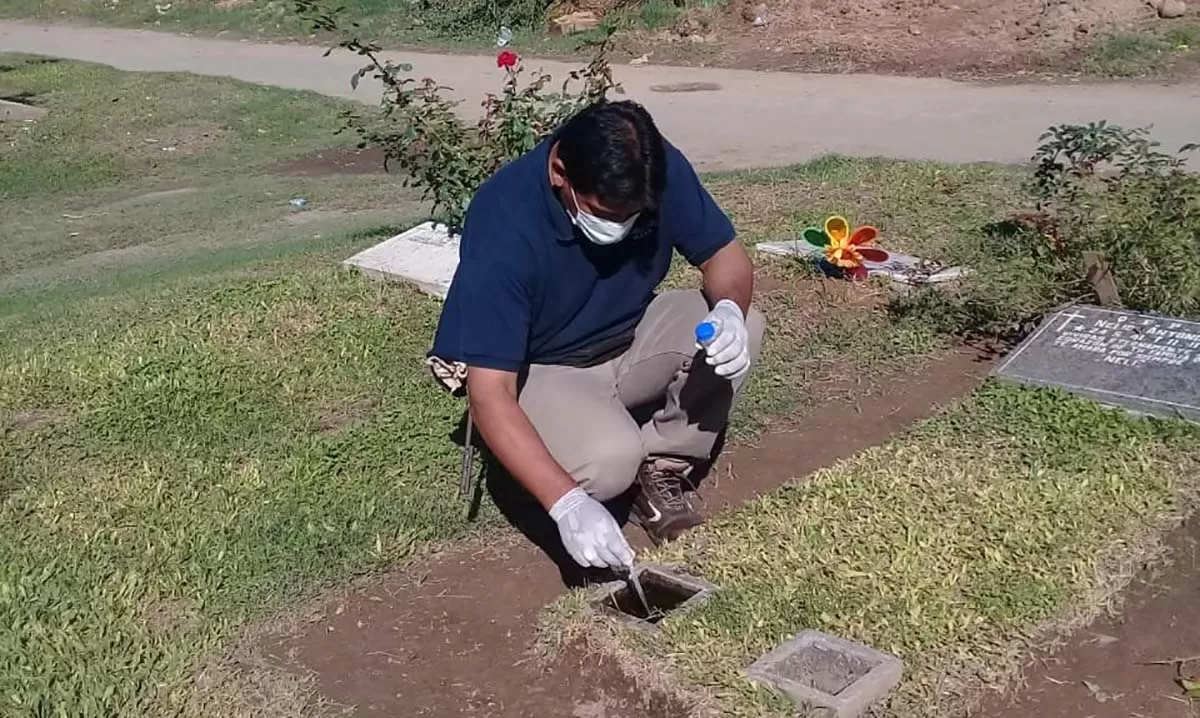 Piden no dejar recipientes con agua en los cementerios