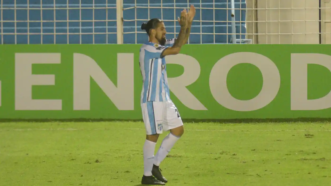 APERTURA DEL MARCADOR. Oscar Benítez marcó el 1 a 0 para el 