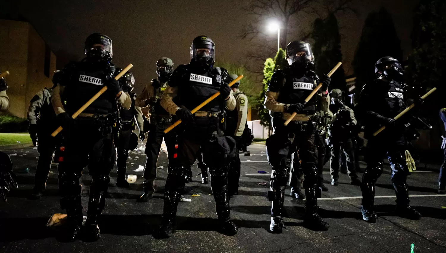 ARMADOS. Las fuerzas de seguridad respondieron con su presencia en las manifestaciones en Minneapolis.