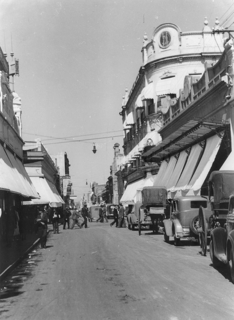 EN LA DÉCADA DE 1920. Esta es la calle Muñecas por donde pasó al galope el caballo con su carro en horas de la siesta.  