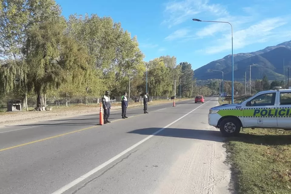 ACCESO A LOS VALLES. La Policía efectuó controles viales. Foto: Municipalidad de Tafí del Valle