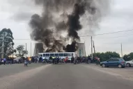 Choferes de colectivos cortan los accesos a la Capital para reclamar por sus salarios