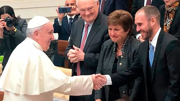 EL PAPA Y EL MINISTRO GUZMÁN. Mañana, en el Vaticano, volverán a verse cara a cara.