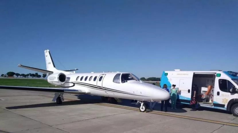 Una bebé de seis meses y una nena de cuatro años fueron trasladadas en el avión sanitario