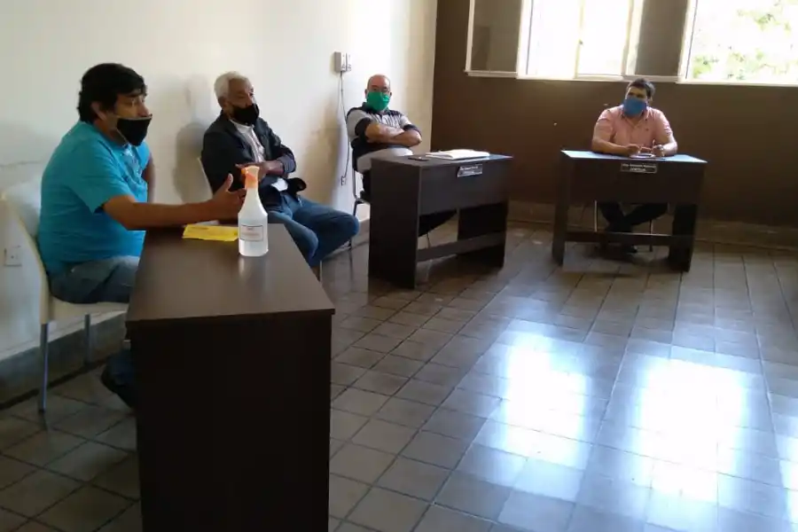 REUNIÓN EN EL CONCEJO DELIBERANTE. Concejales recibieron a taxistas.