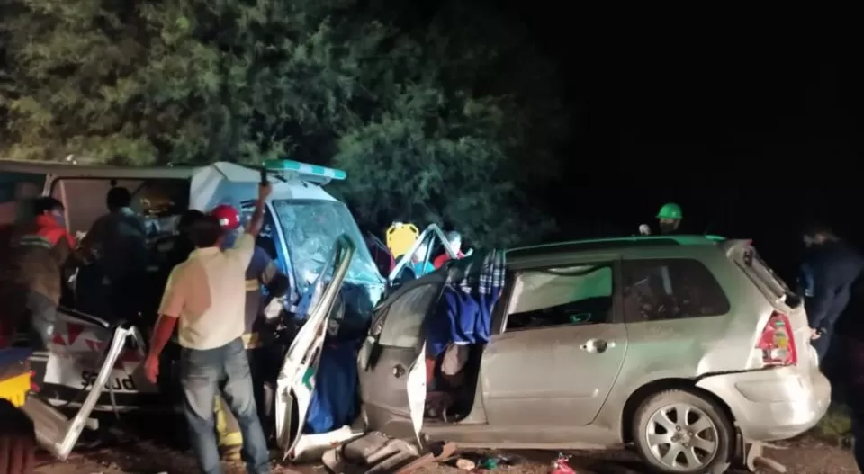 Nueve muertos al chocar una ambulancia y un automóvil en la ruta 38 en La Rioja