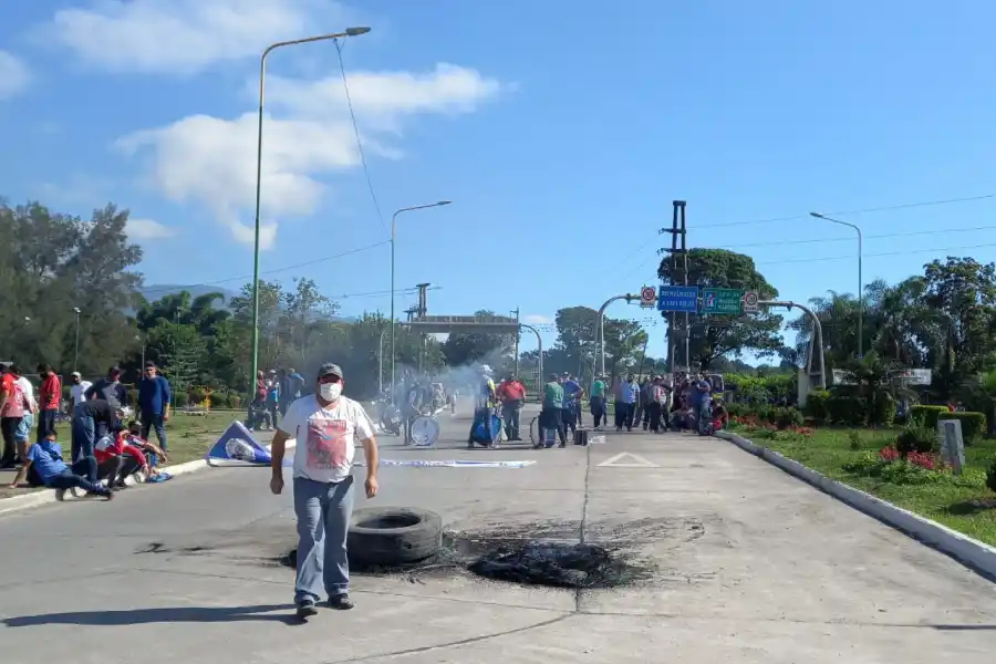 Protesta de choferes de UTA.
