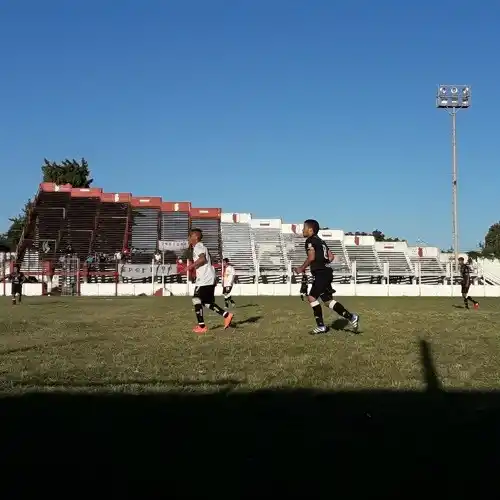 EL ESTADIO. Fundado el 31 de marzo de 1962, lleva por nombre “Humberto Rizza”, uno de los presidentes que tuvo la institución.