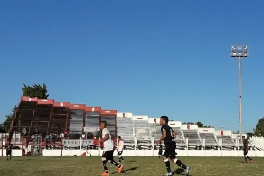 EL ESTADIO. Fundado el 31 de marzo de 1962, lleva por nombre “Humberto Rizza”, uno de los presidentes que tuvo la institución.