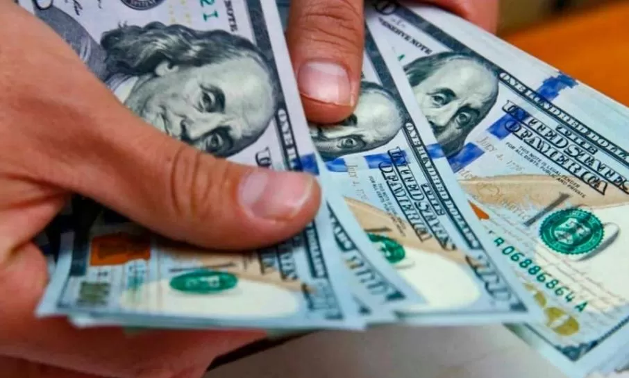 El dólar solidario no toca techo y el blue se mantiene en $ 143